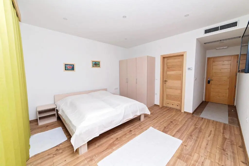 Standard Double room with balcony (full double bed)