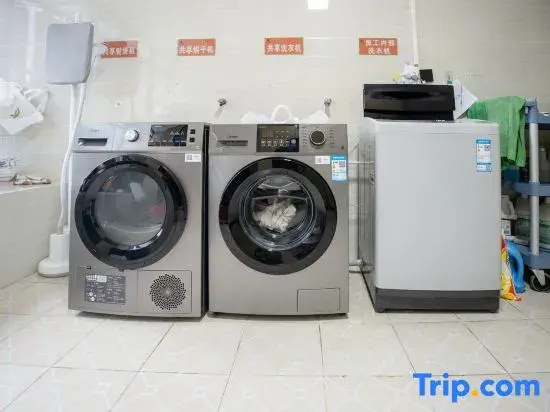 Yizhou Ruijin Hotel (Guanshanhu Park, Guanshanxi Road Subway Station Store)