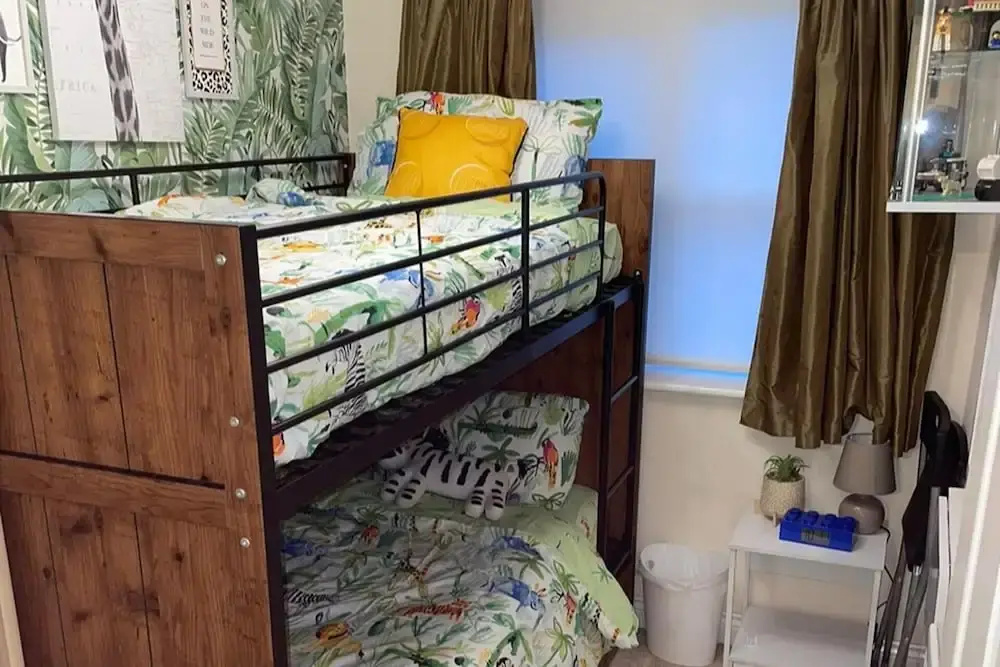 3 Bed Lego Themed Home - Sleeps 6 - Wifi, Parking