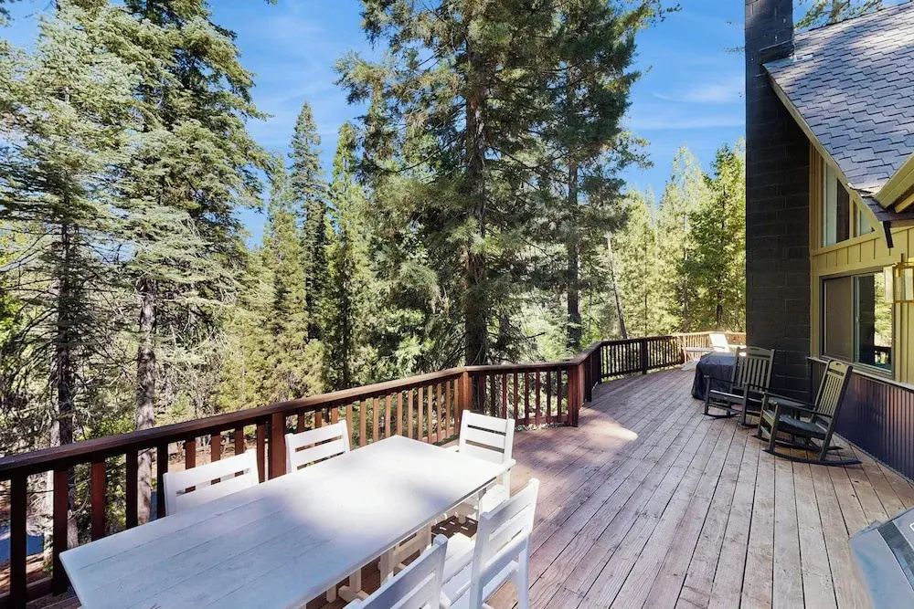 4BR Home w/ Spa, Bar, Home Gym, Decks, Near Lake