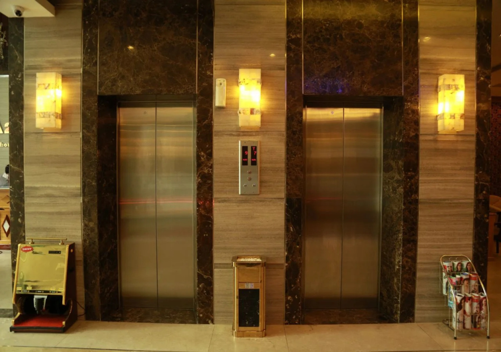 Lobby & Reception
