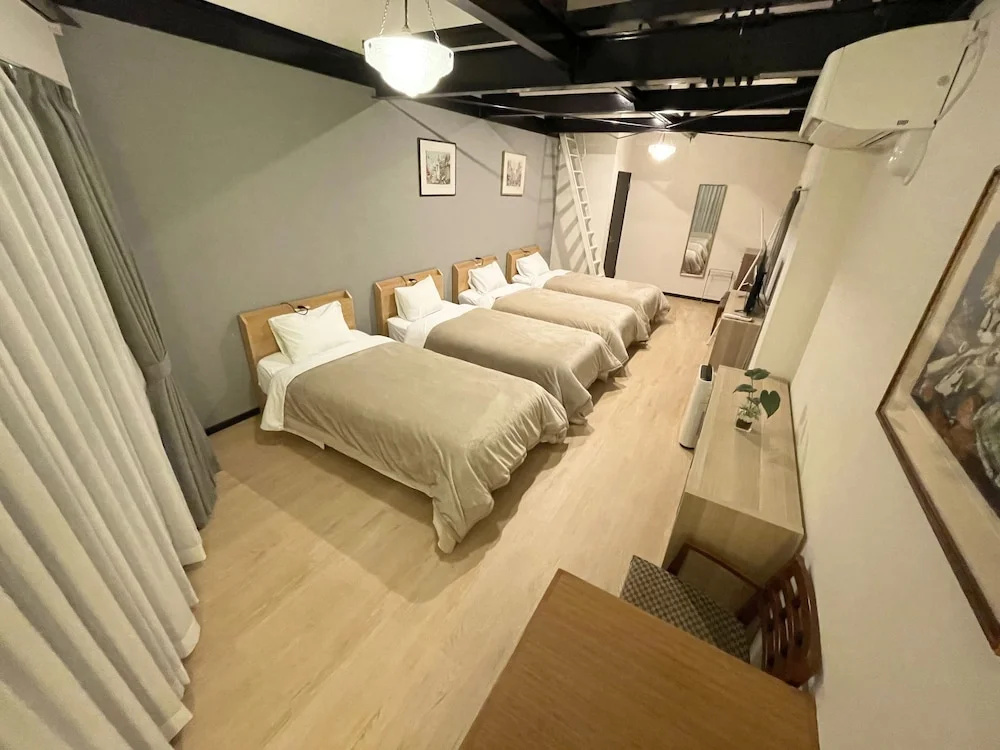 4 Bedrooms Villa