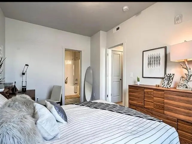 The Unique's Apartment IV