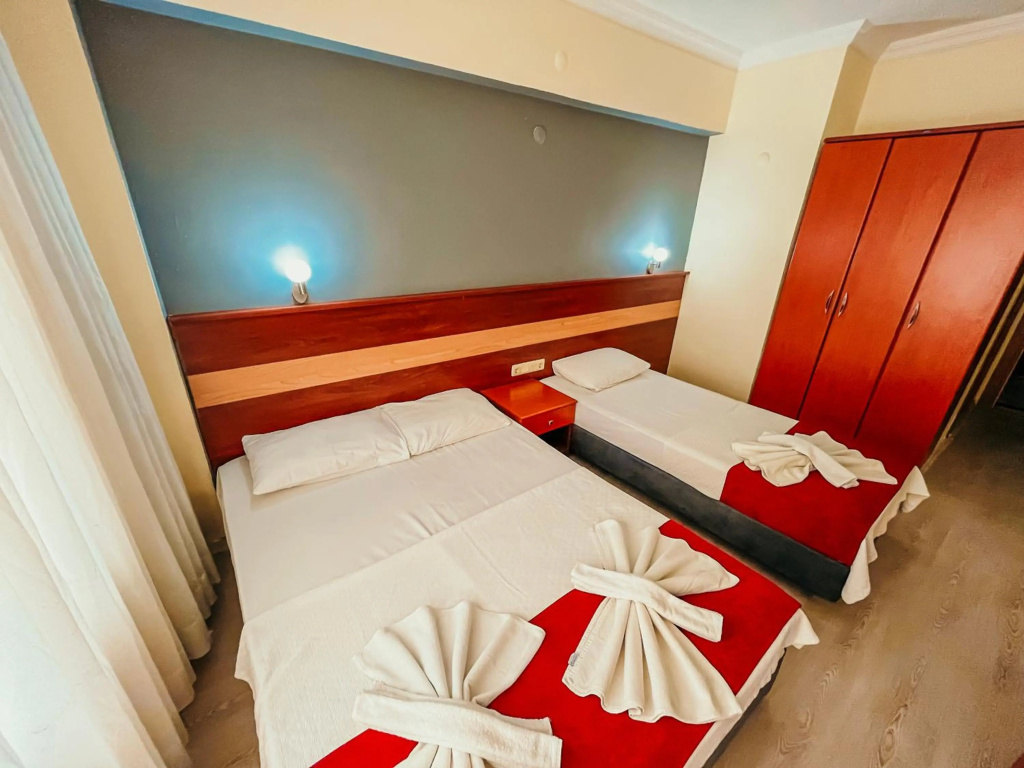 Hotel First Class — 3