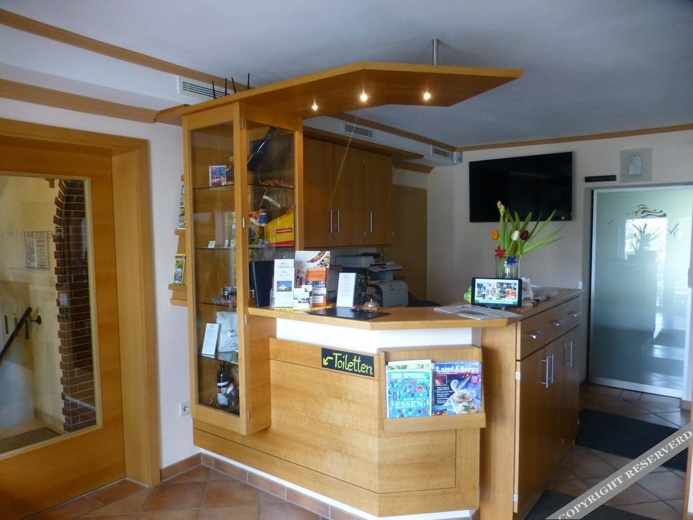 Lobby & Reception