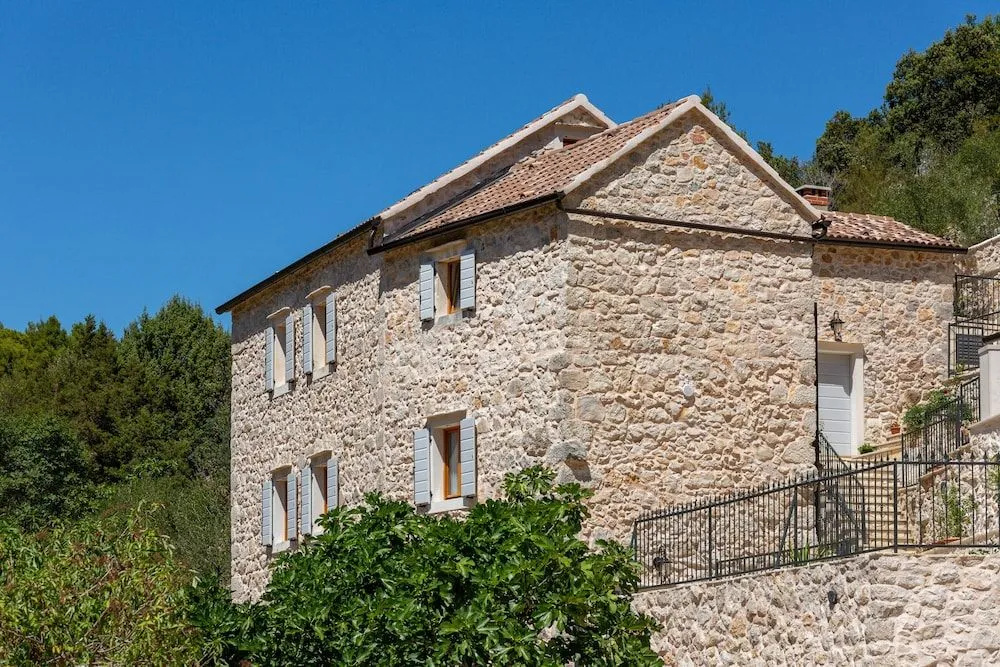 Rustic luxury villa Fulmin