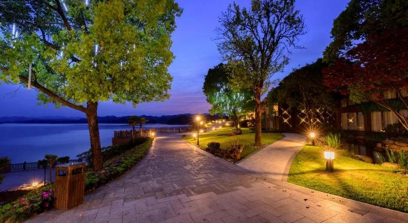 Beach & Waterfront