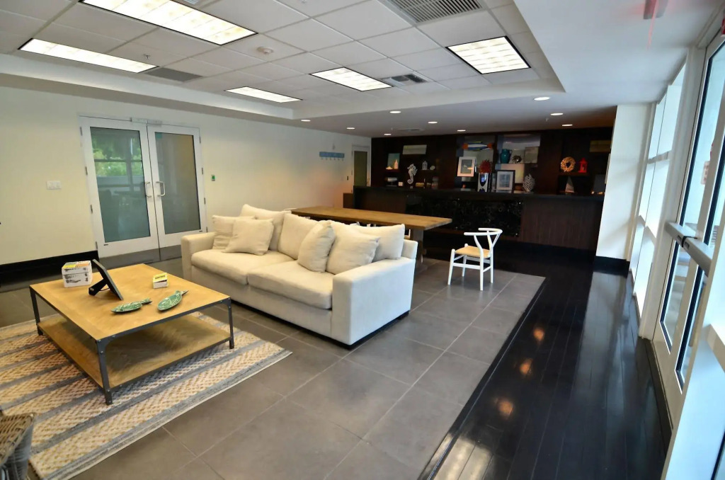 Riviera Luxury Living at River Oaks Marina and Tower