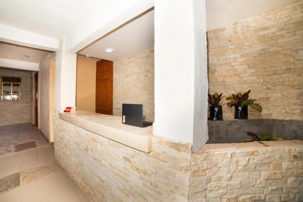 Lobby & Reception
