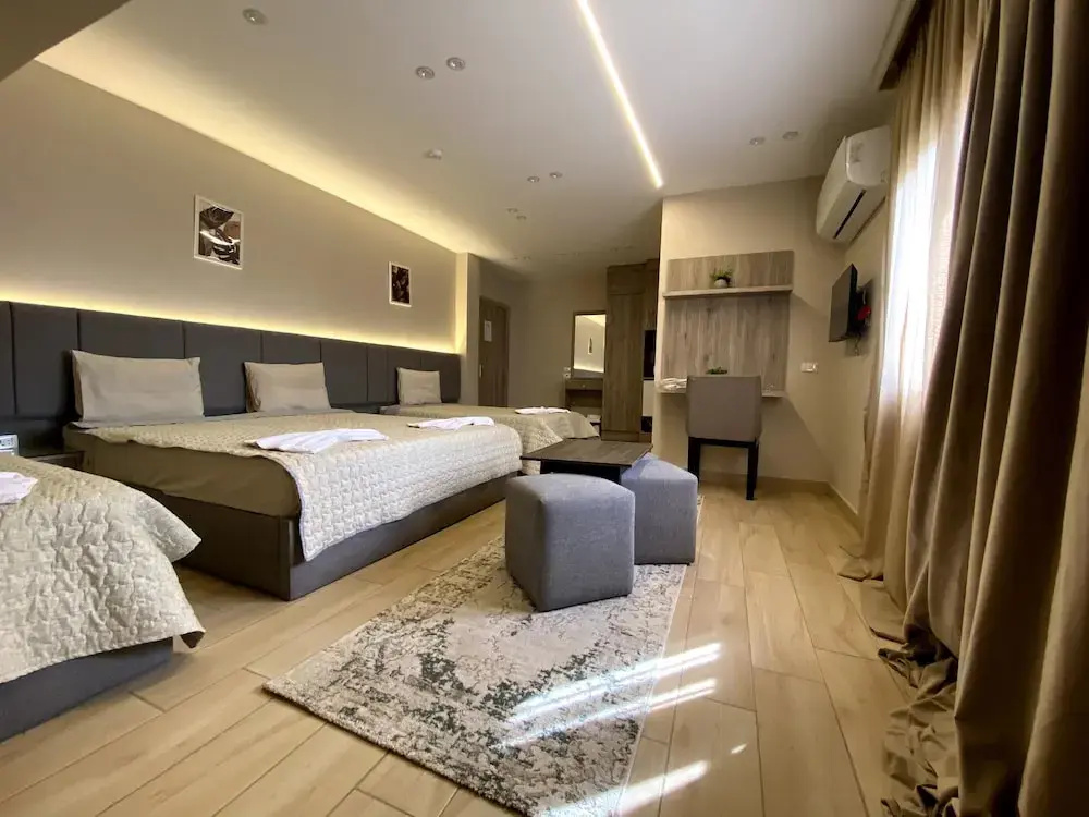 Deluxe Quadruple room