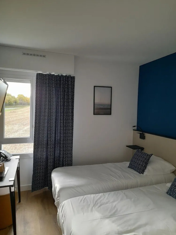 標準四人房，配有大床