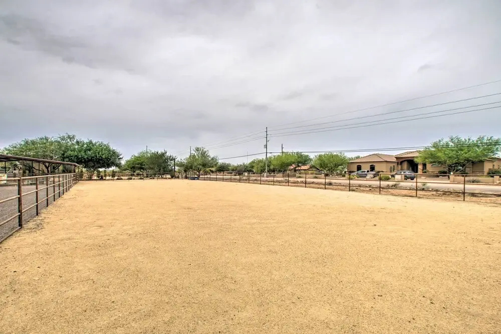 Phoenix 'kick Back Corral' w/ Outdoor Oasis!