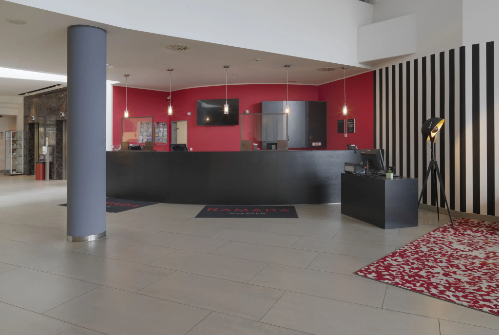 Lobby & Reception