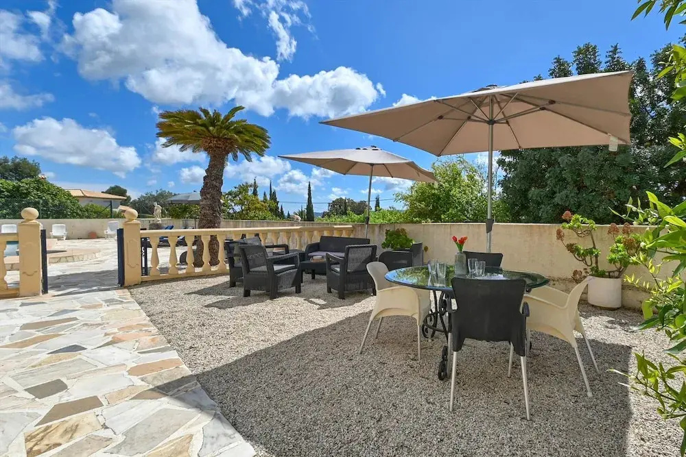 Ker Blanc in J vea With 5 Bedrooms and 4 Bathrooms