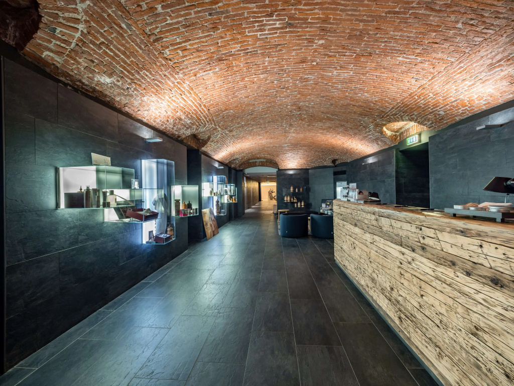 Lobby & Reception