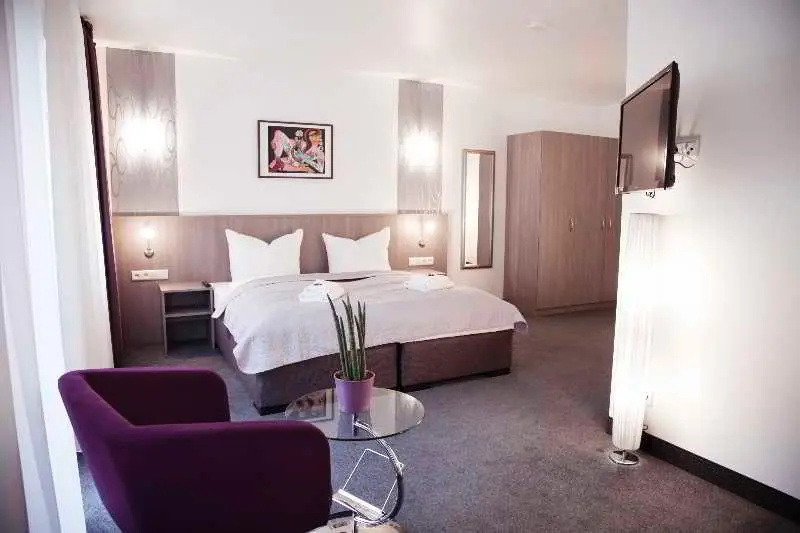 Standard Double room with balcony (full double bed)