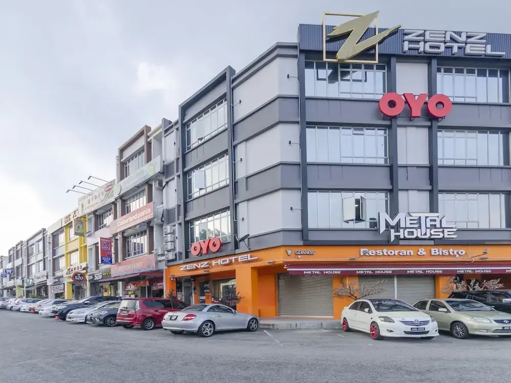 OYO 89423 Zenz Hotel