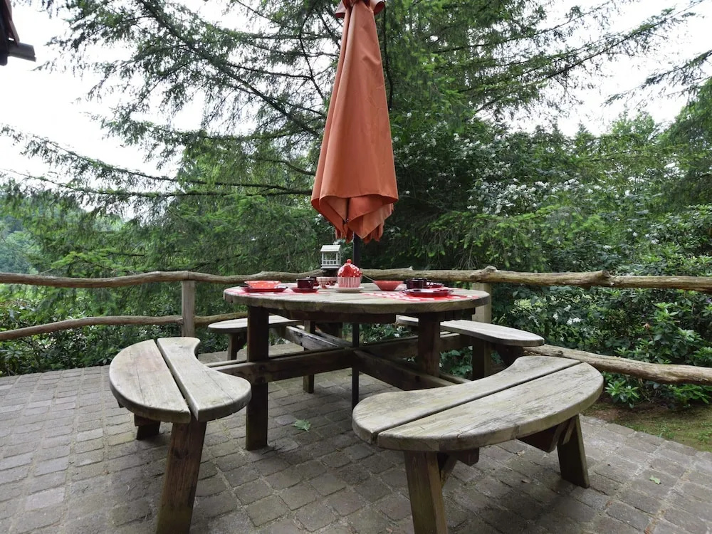 Lively Holiday Home With Garden, Barbecue, Garden Furniture