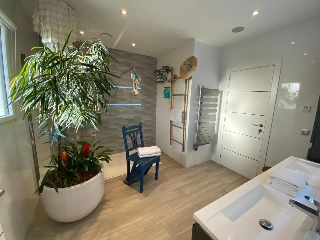 Standard room with pool view
