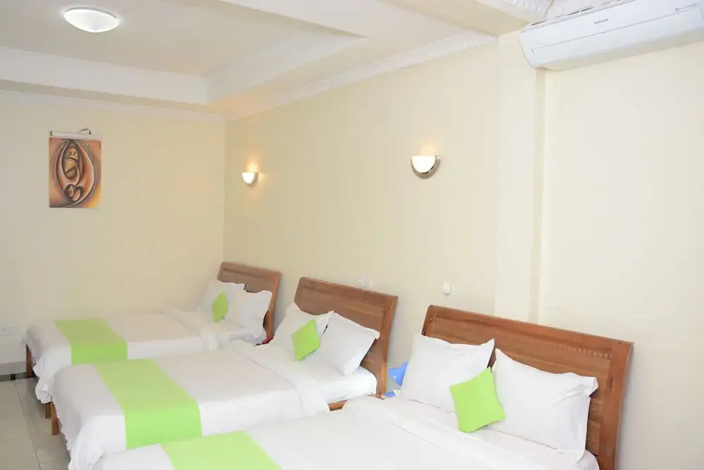 Standard Triple room with city view