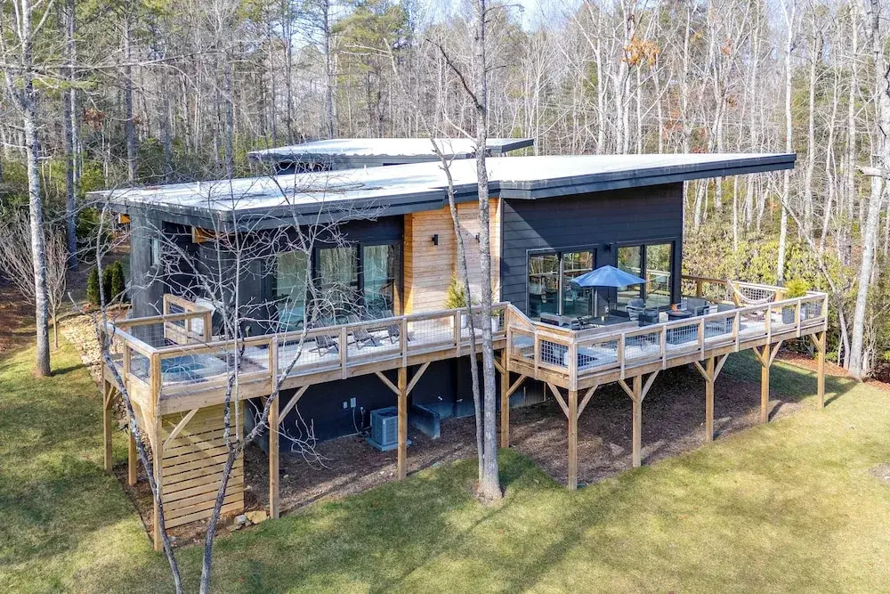 Hot Tub + Fire Pit: Modern North Carolina Retreat