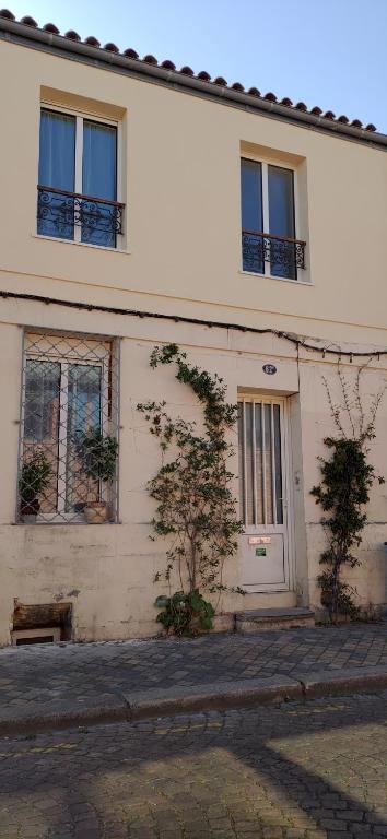 belle chambre sur terrasse à 3 min de la gare