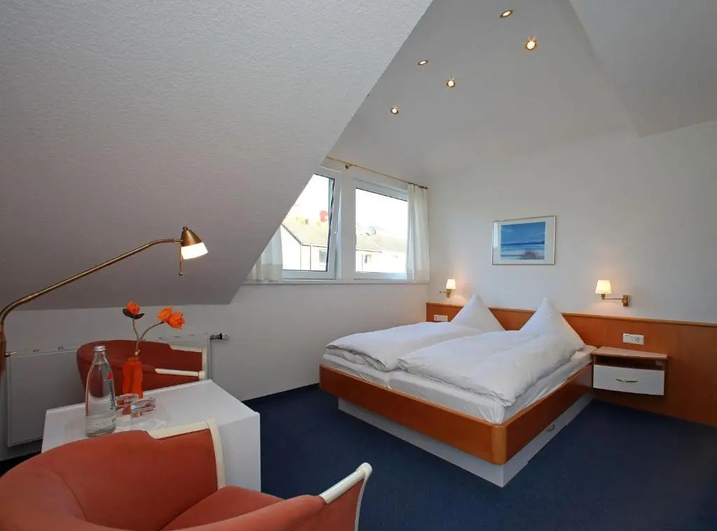 Standard Double room with balcony (full double bed)