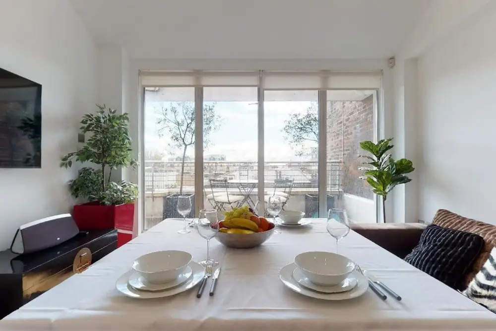 Short let - Penthouse Apartment With West-facing Terrace
