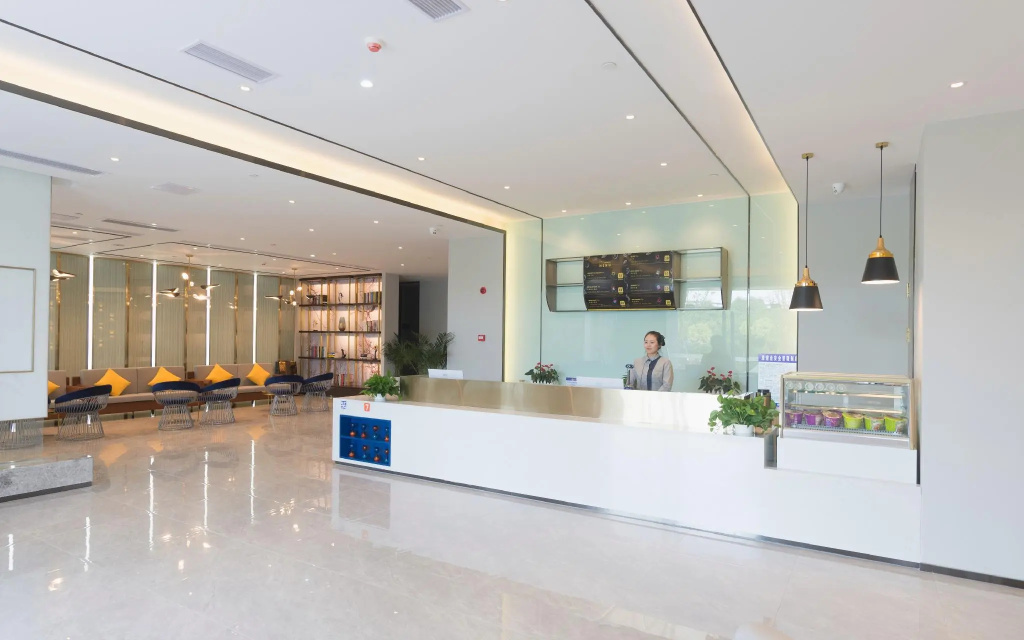 Lobby & Reception