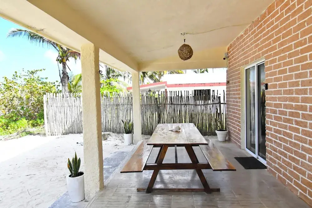 Arena y Mar Beachfront House, El Cuyo by The Spot Rentals