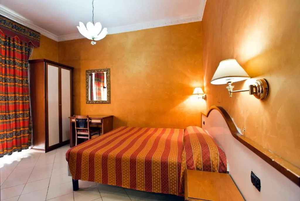 Double room (full double bed)