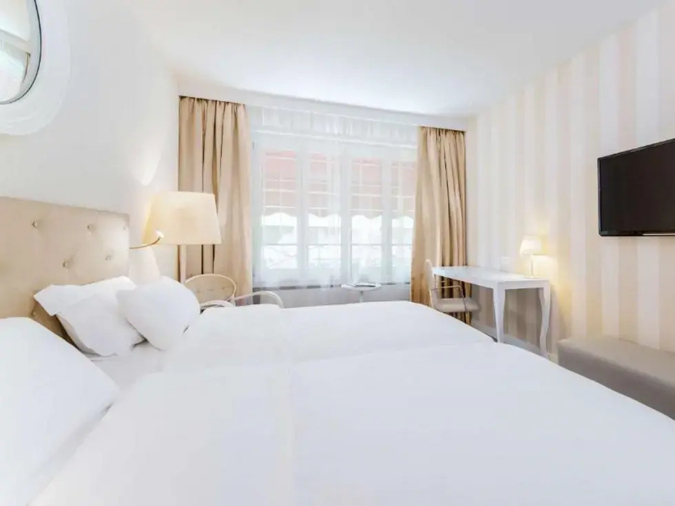 Business Double room with garden view (full double bed)