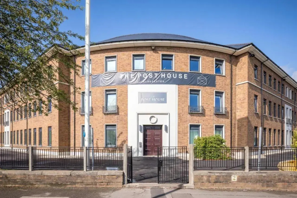 Beautiful 1 bedroom apartment at the iconic Post House Gloucester