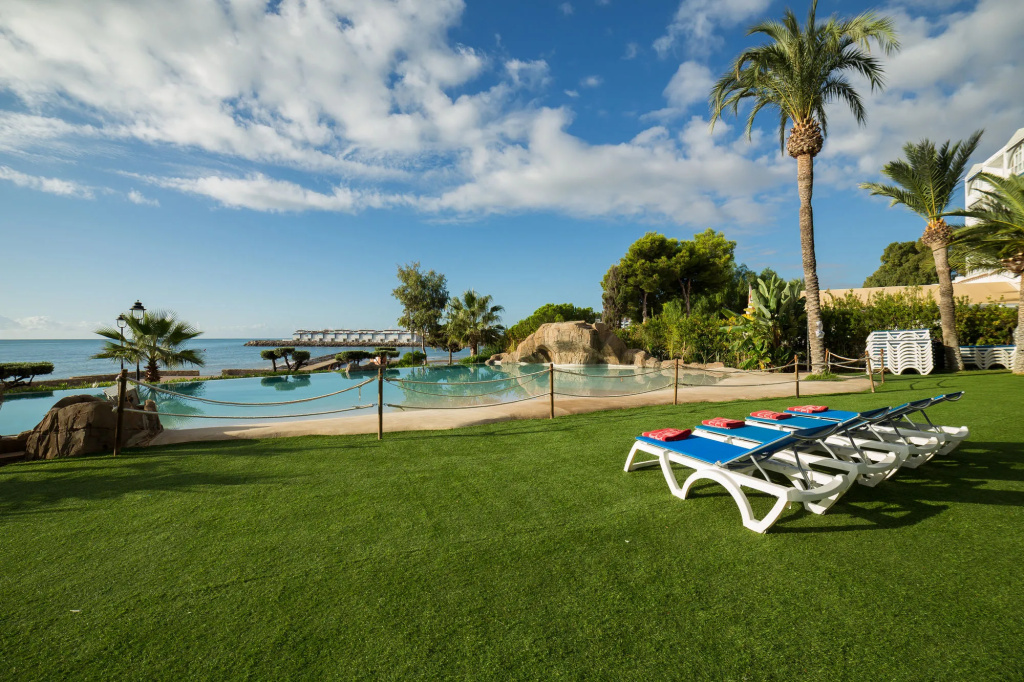 Beach & Waterfront