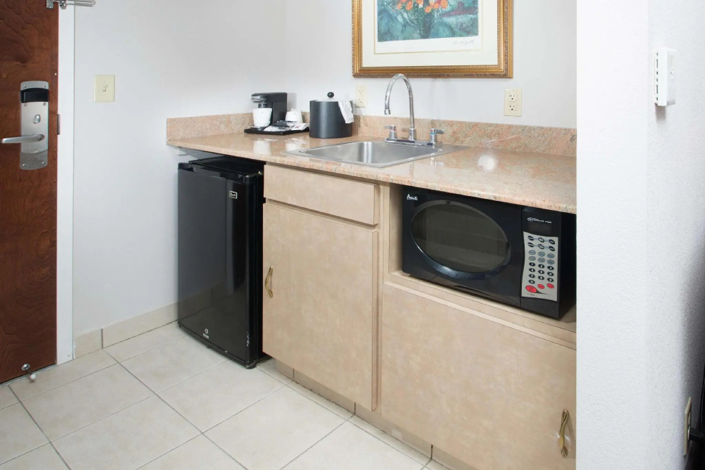 1 Bedroom Double Suite (full double bed)