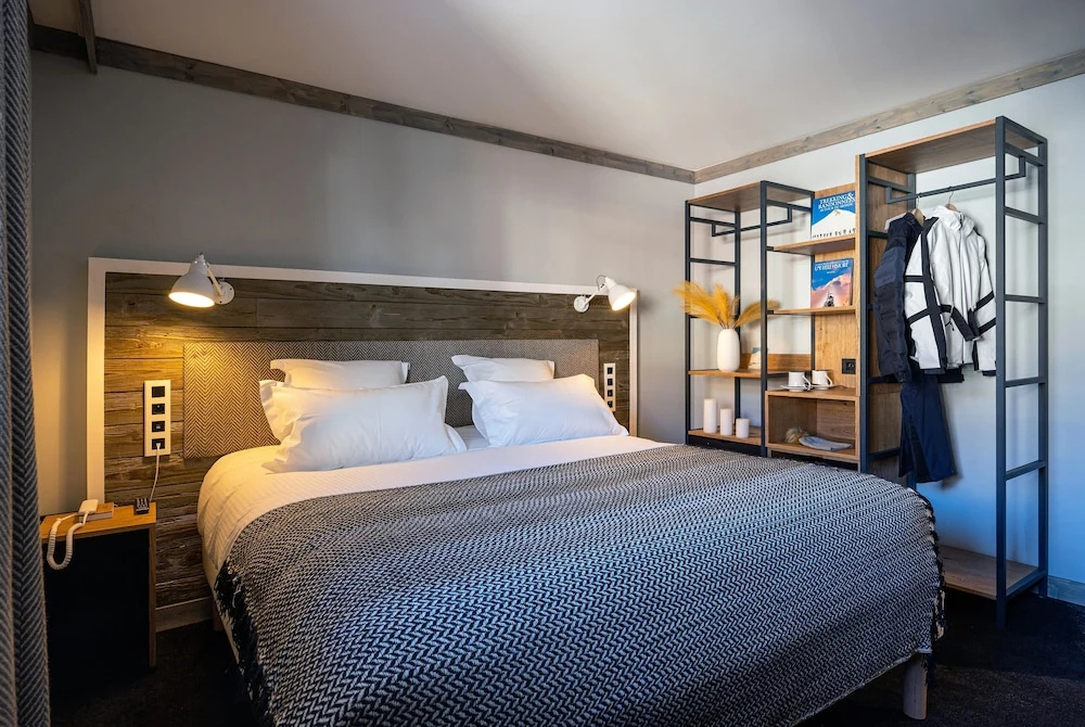 Comfort room with balcony