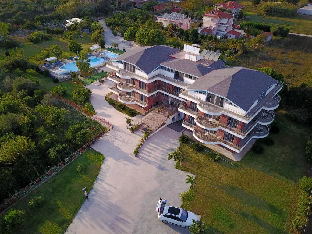 兩臥室豪華四人公寓，配有雙人床