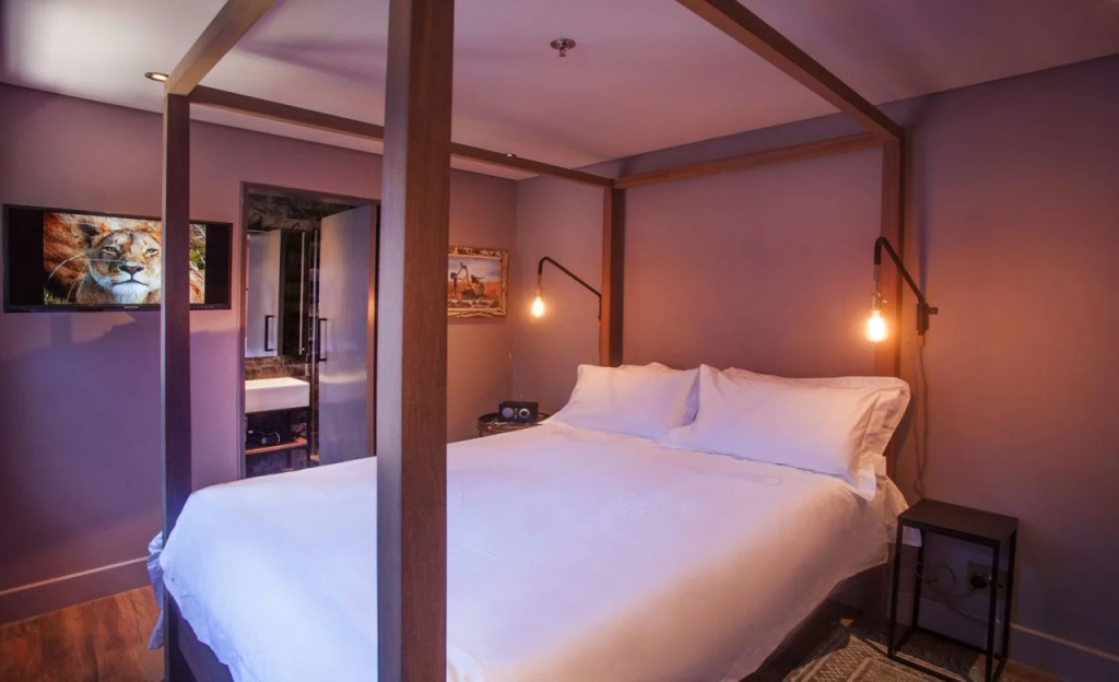 The Grey Hotel - Général