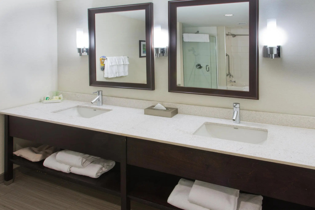 1 Bedroom Double Suite (full double bed)