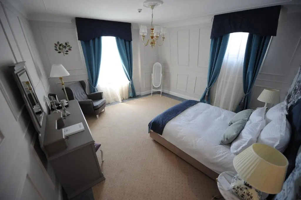 Executive Double room (full double bed)