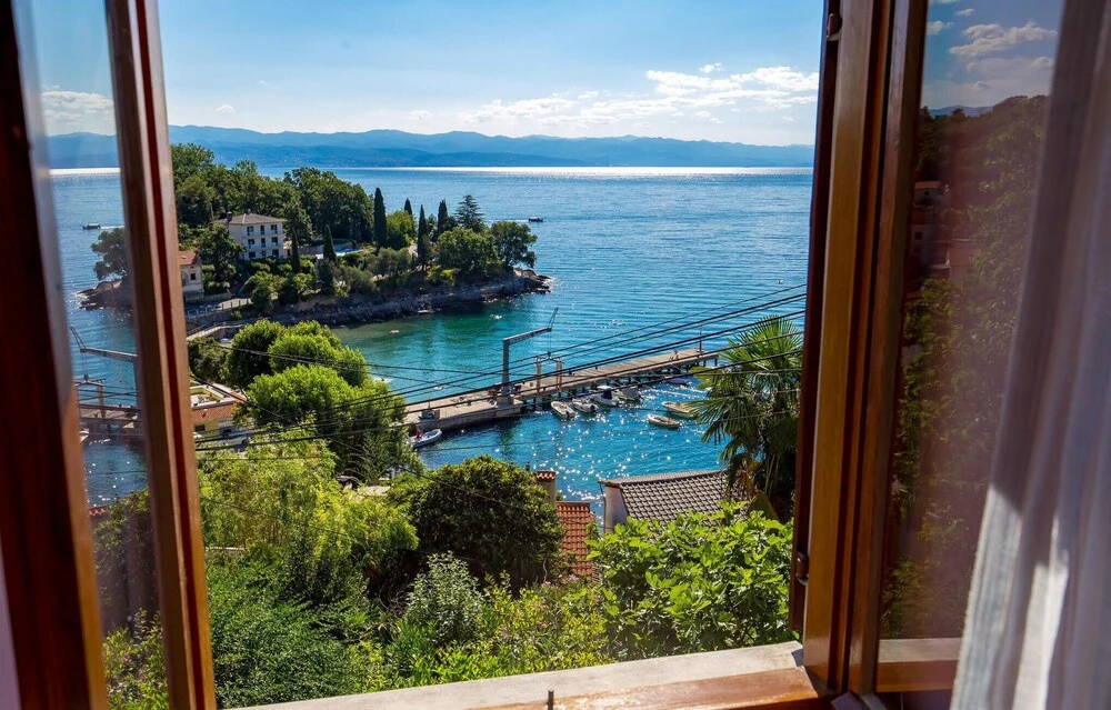 Stunning Home in Ika With 4 Bedrooms and Wifi