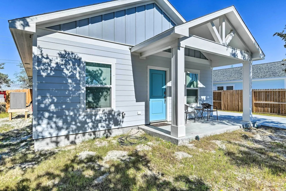4 Mi to Boat Ramp: Charming Rockport Home