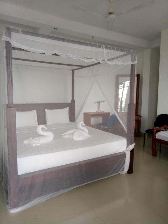 Happy Bay Guest House And Restaurant