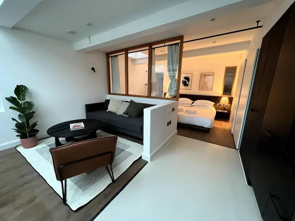 Design Led 1 bed in Cosmopolitan Queens Park