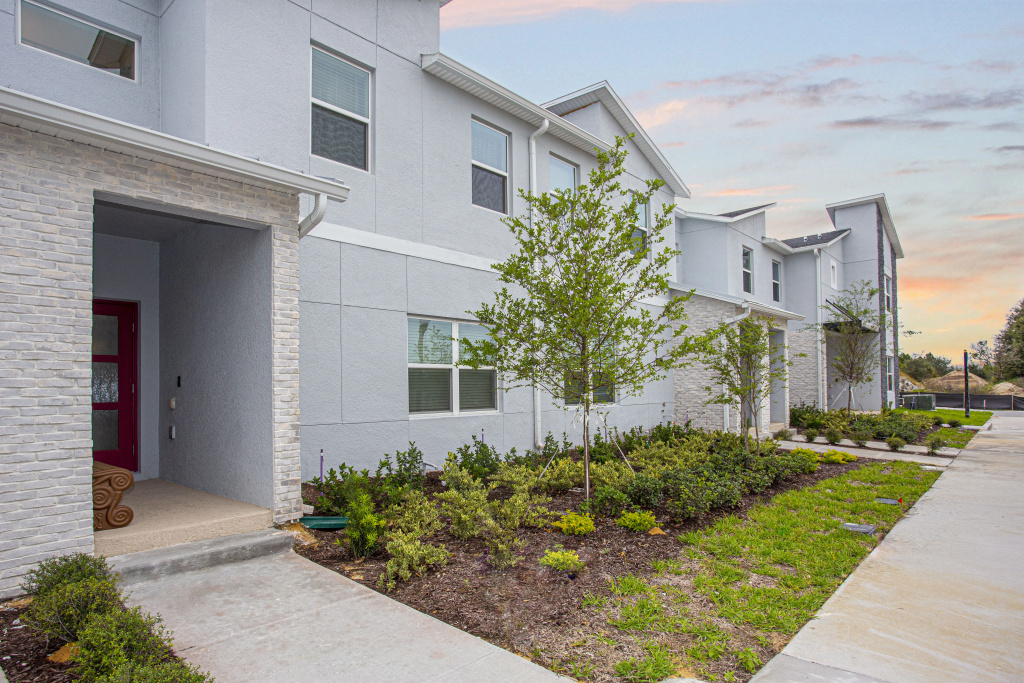 Marvelous 4 Bd w Pool Close to Disney 218