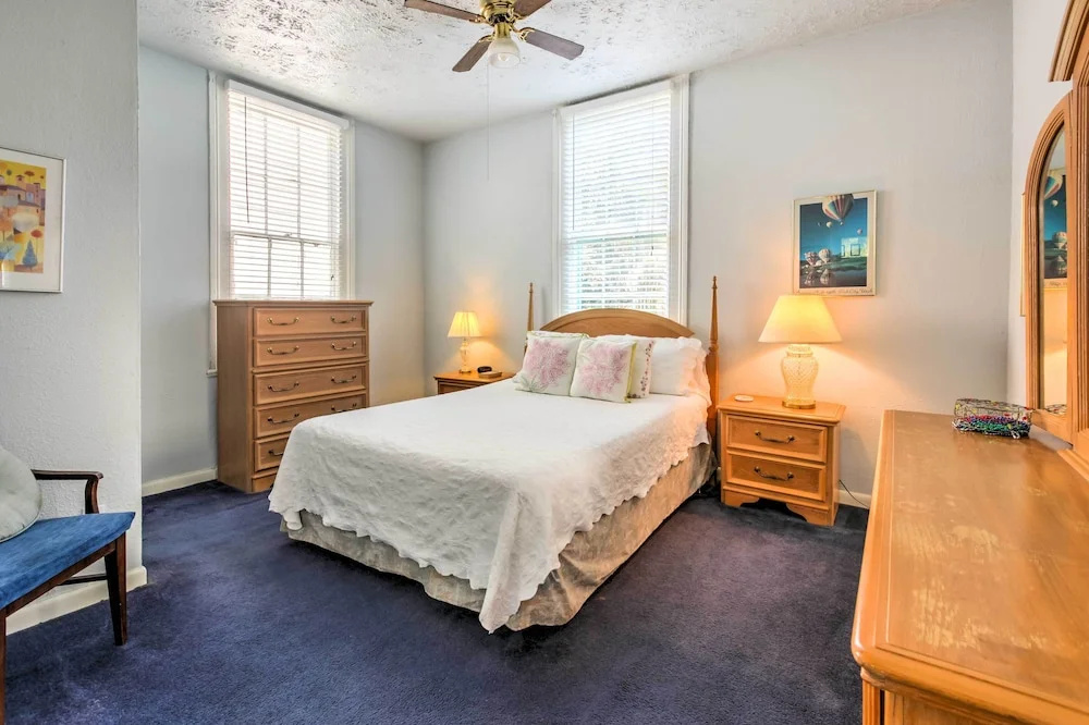 Vintage Galveston Apt < 1/2 Mi to Porretto Beach! 1