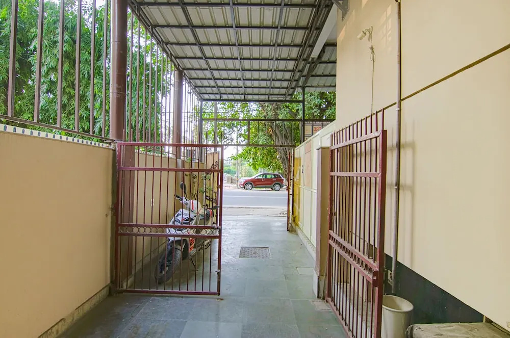 FabHotel Devise Residency New Delhi