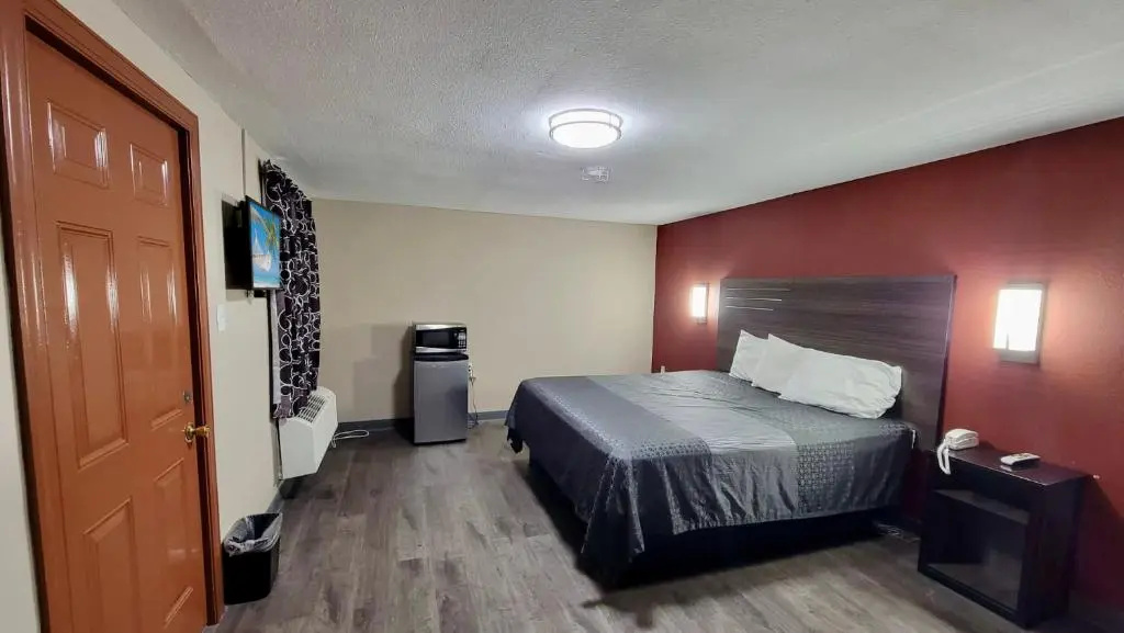 Deluxe Double Suite (full double bed)