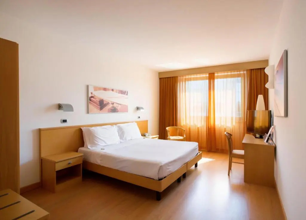 Double room (full double bed)