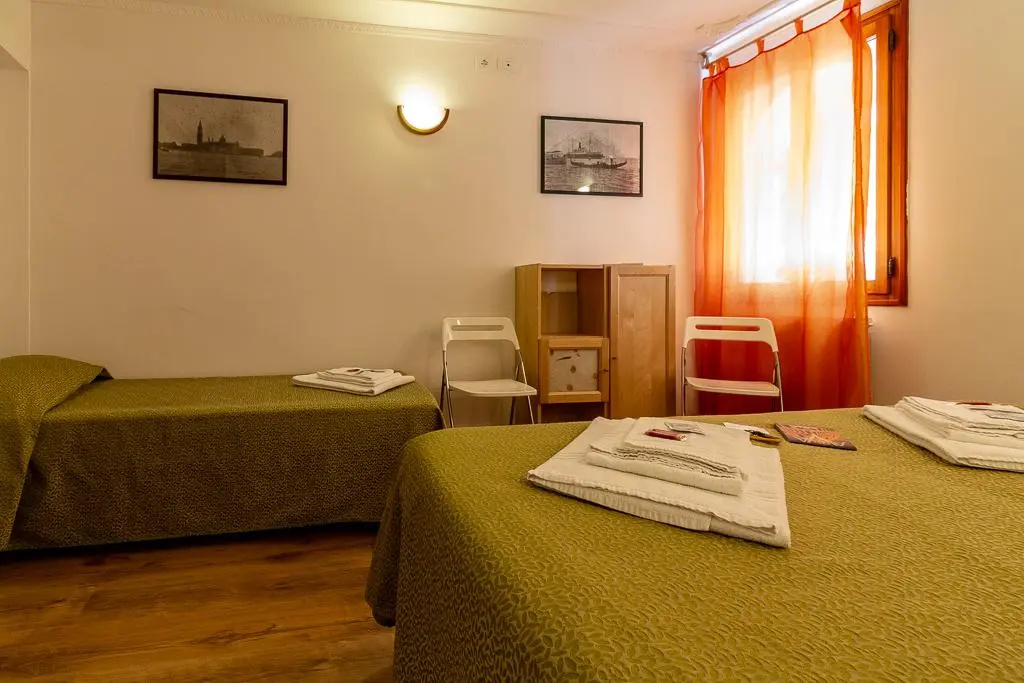 Economy Triple room